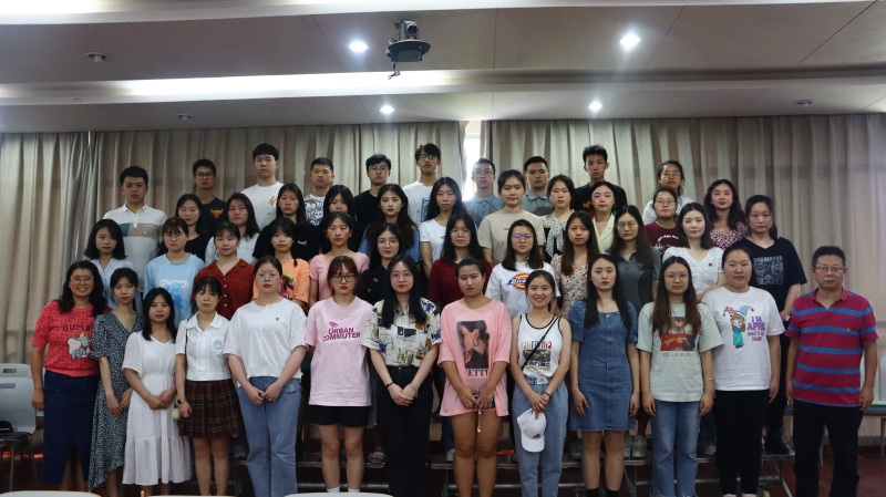 20220513学院开展毕业生党员座谈会07.jpg