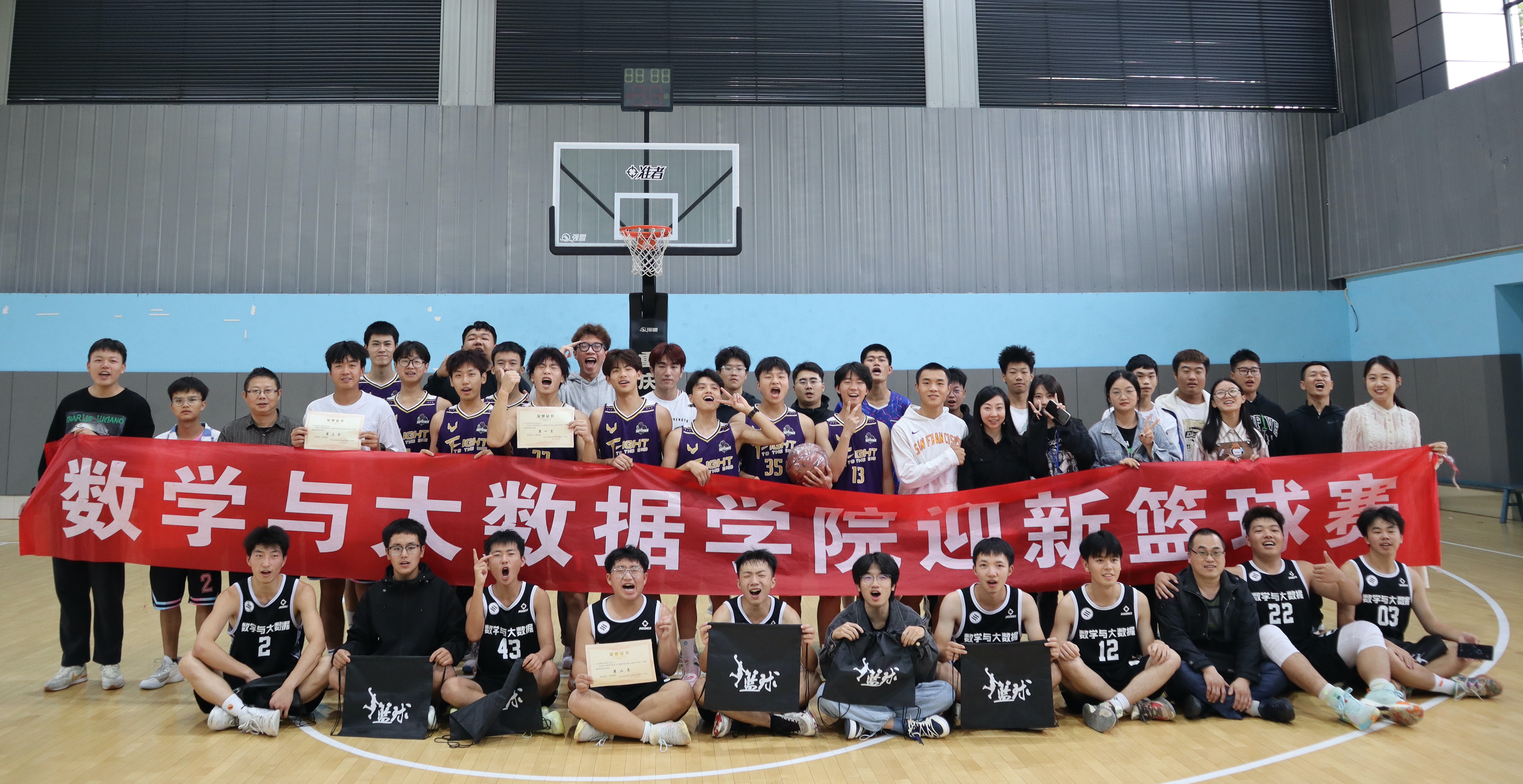 JEPX_1697107947265013743.jpg 20231010学院成功举办迎新篮球赛01.jpg