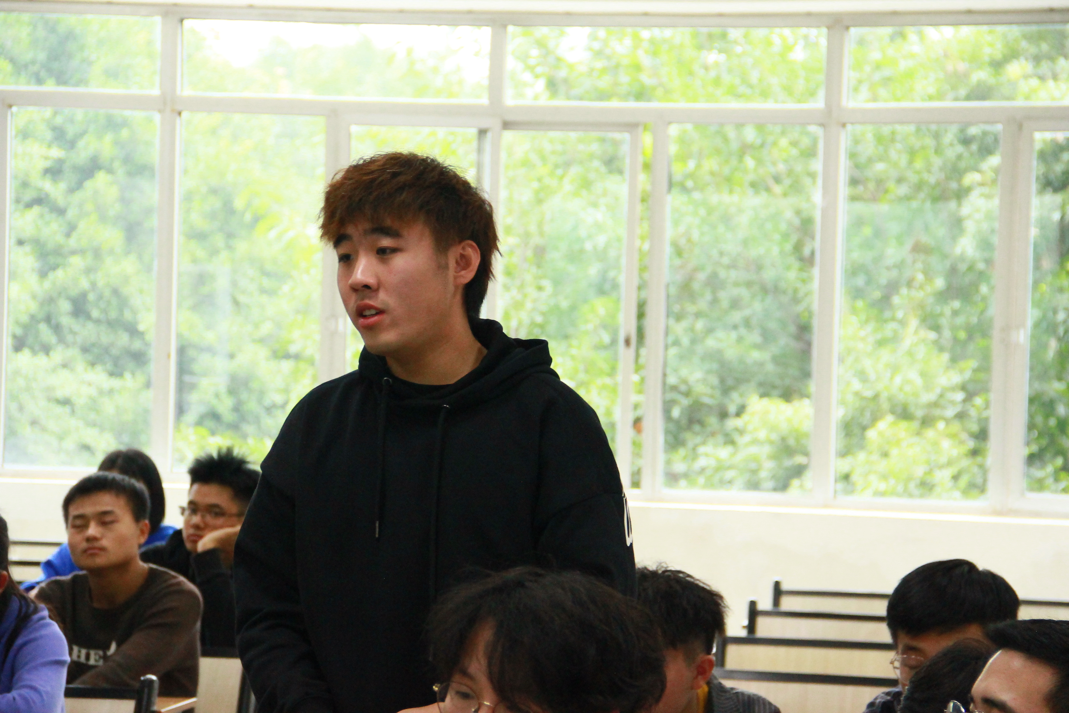 数学与大数据学院辩论赛半决赛顺利举行3.jpg