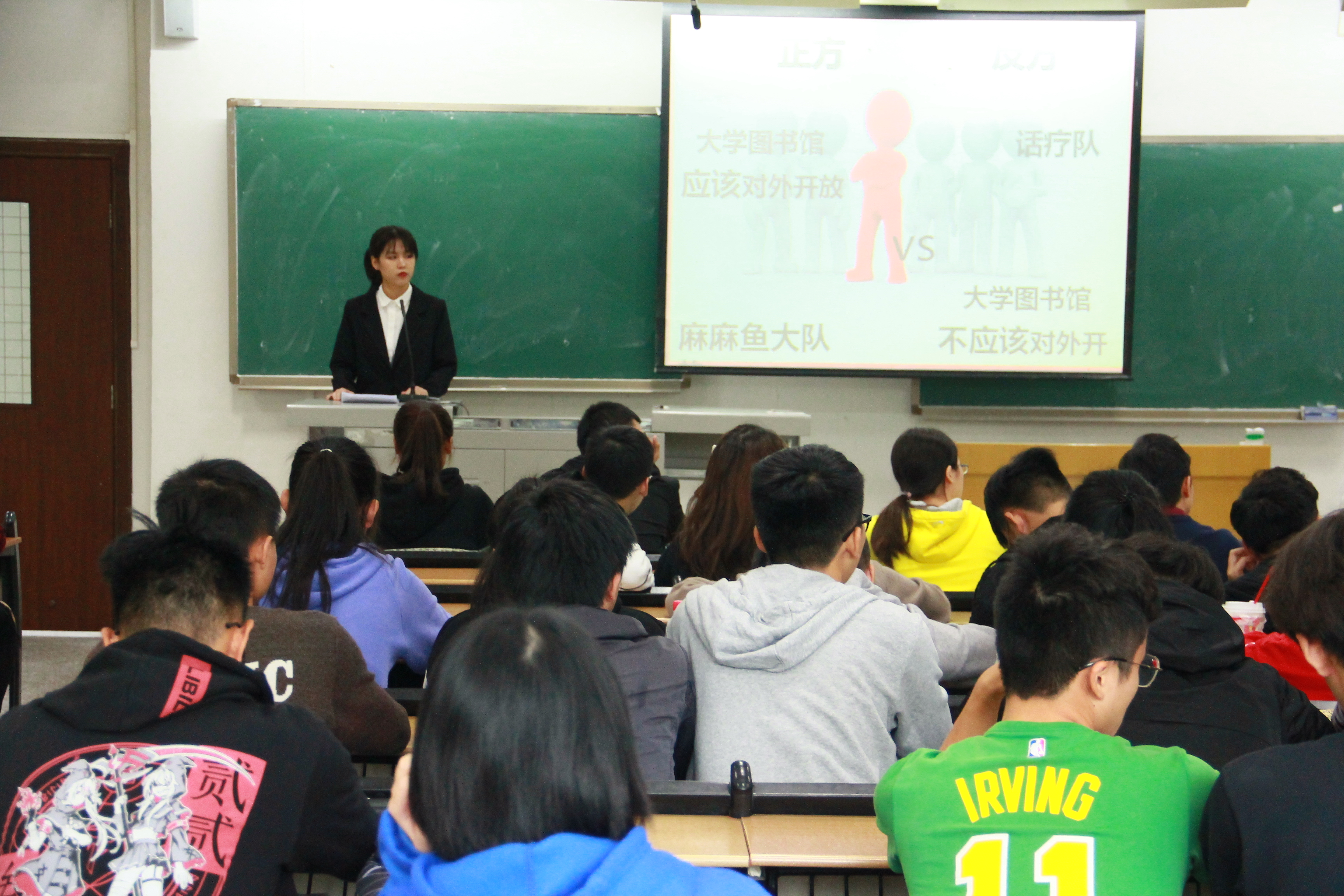 数学与大数据学院辩论赛半决赛顺利举行1.jpg