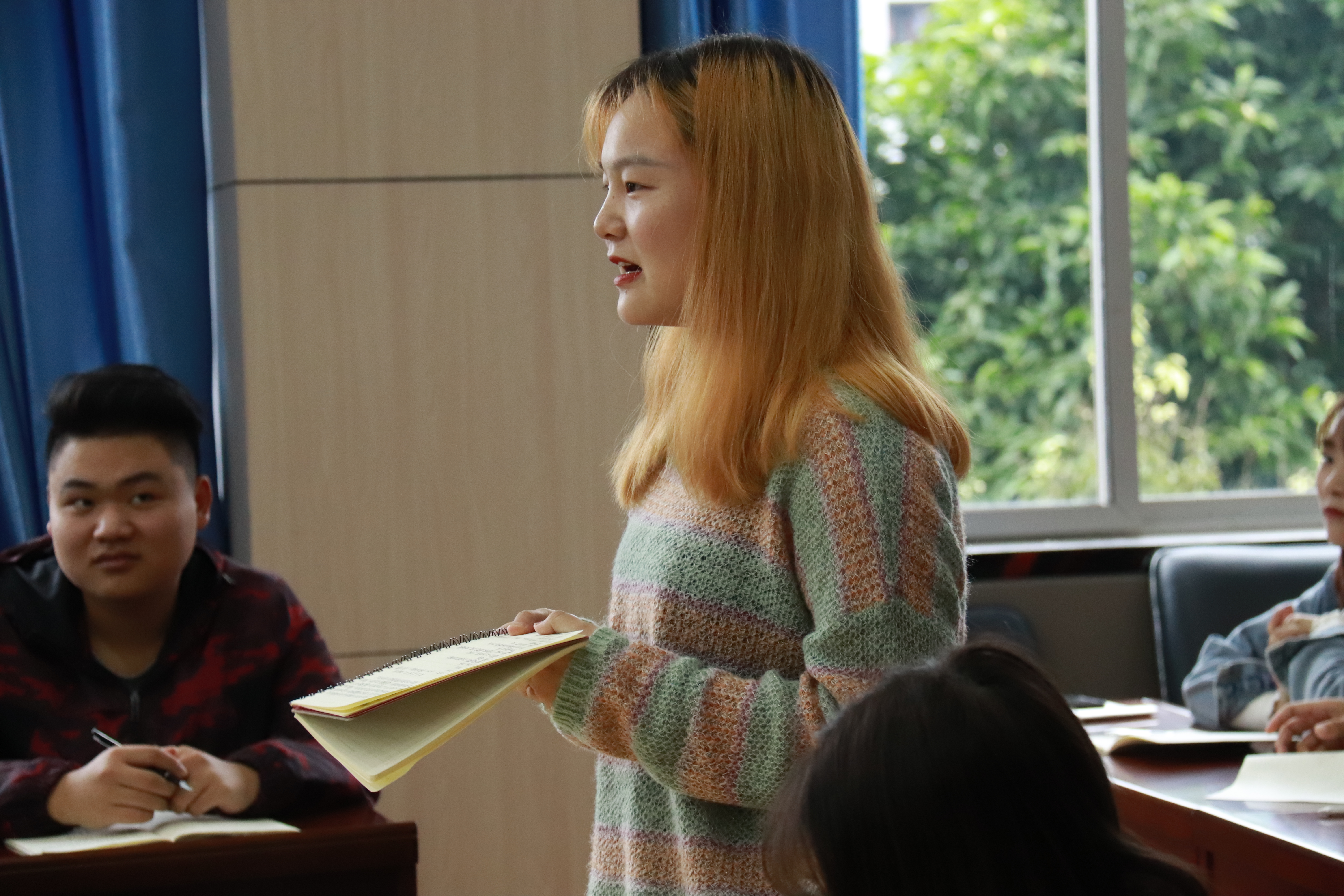 我们90级校友钟晓斌回校座谈会顺利举行5.jpg
