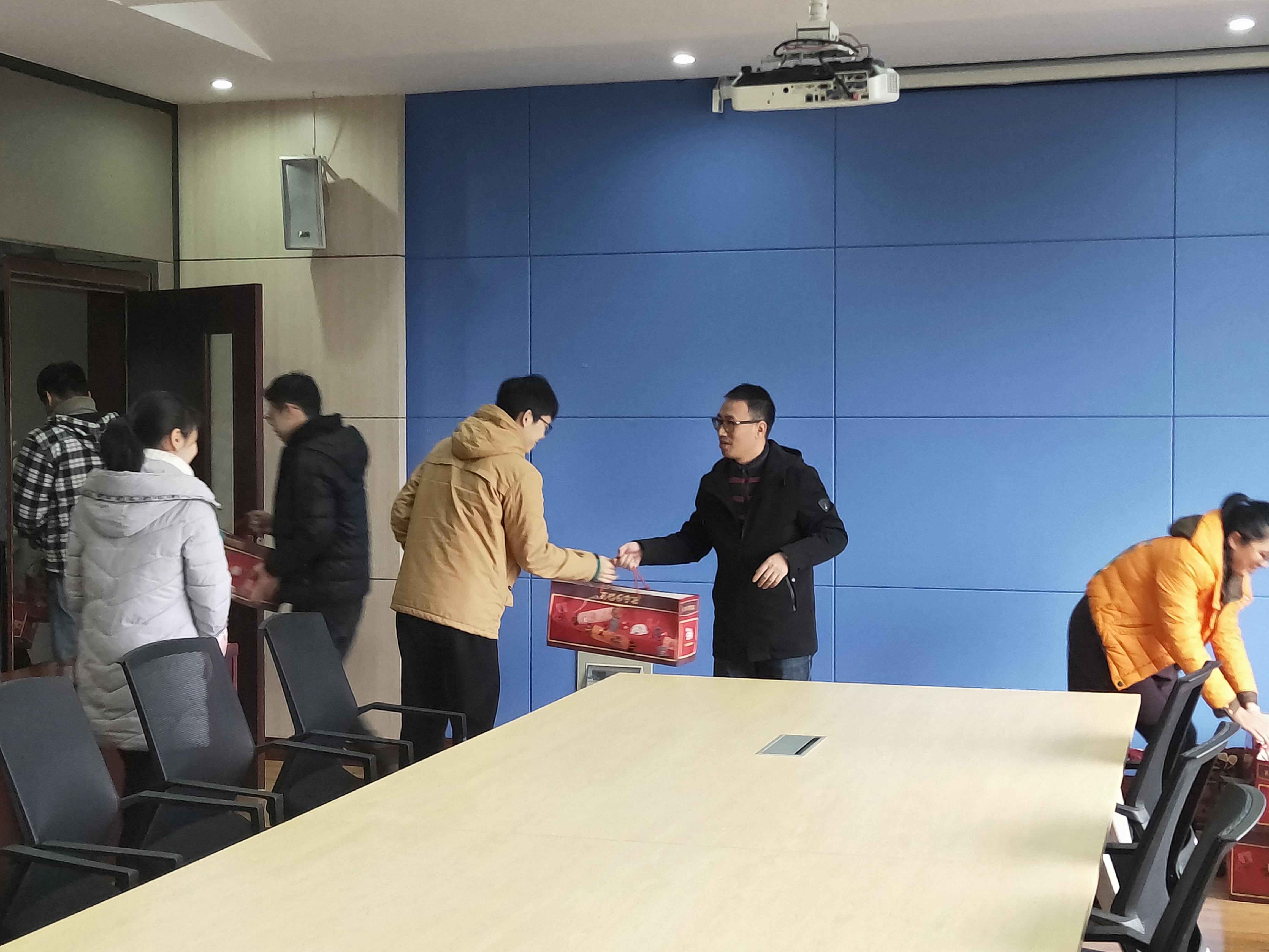 数学与大数据学院开展慰问考研学生活动3.jpg