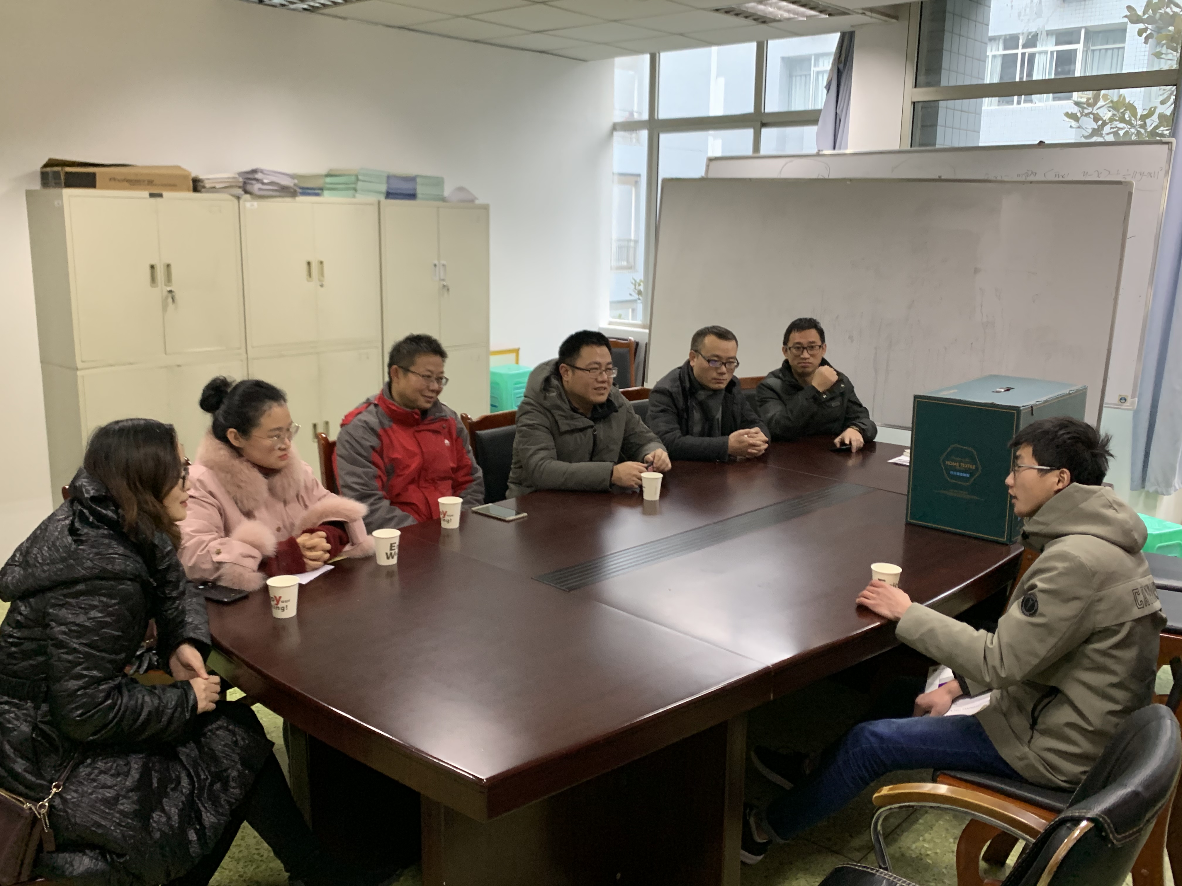 我们组织慰问困难学生1.jpg