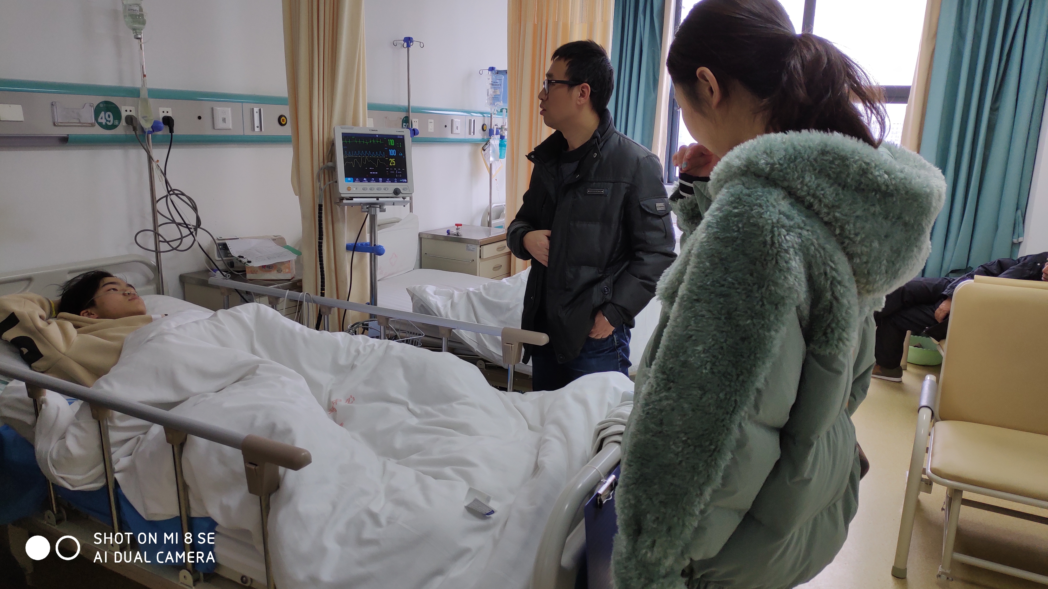 我们组织慰问困难学生2.jpg